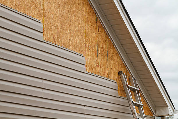 24/7 Emergency Siding Replacement experts in East Islip, NY